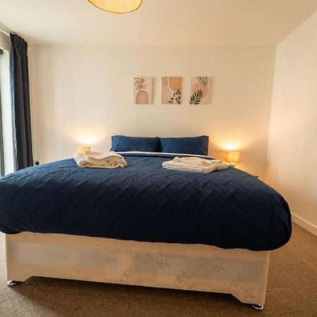 Spacious Apartment In Woking Town Centre Exterior foto