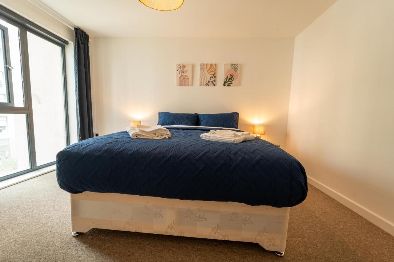 Spacious Apartment In Woking Town Centre Exterior foto