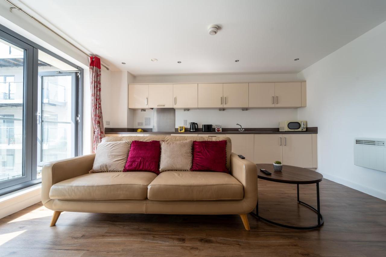Spacious Apartment In Woking Town Centre Exterior foto